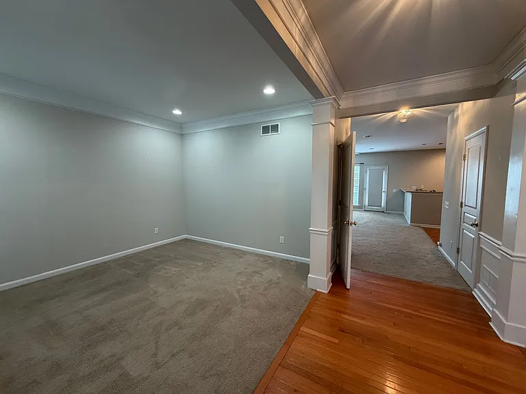 1108 Harding Dr — Photo 6
