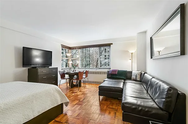 Sold by William Raveis Real Estate | media 5