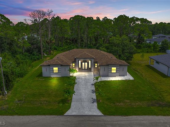 2nd image of 1016 Magnolia Ave