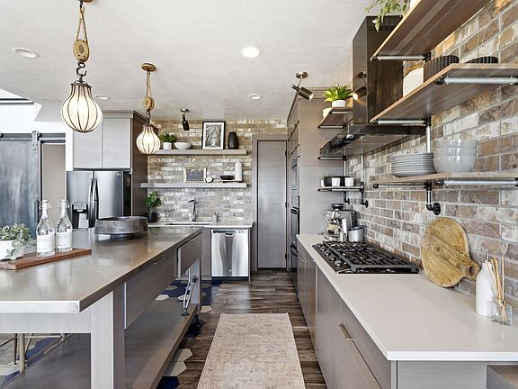 3rd image of 454 S Buffalo Ranch Rd W