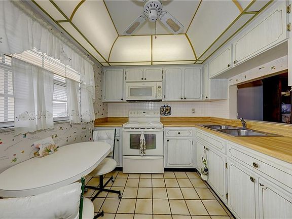 2nd image of 19029 Us Highway 19 N APT 1-11