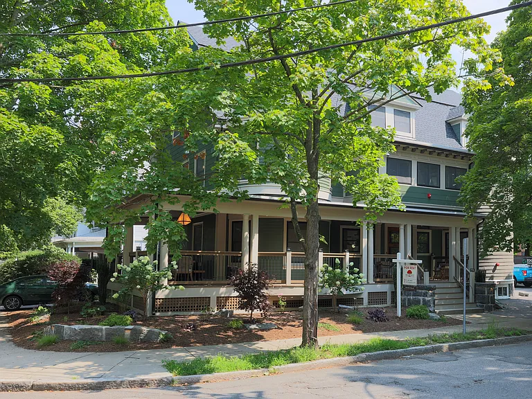 44 Winslow Rd — Photo 1