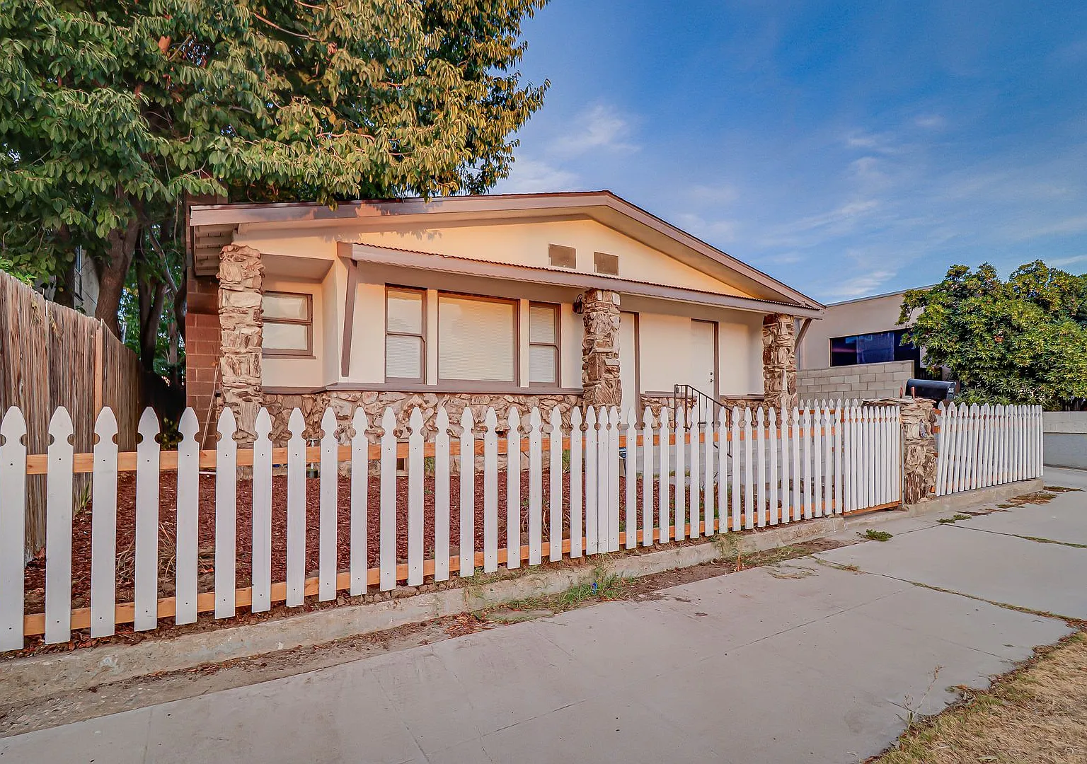 2106 E St — Photo 2