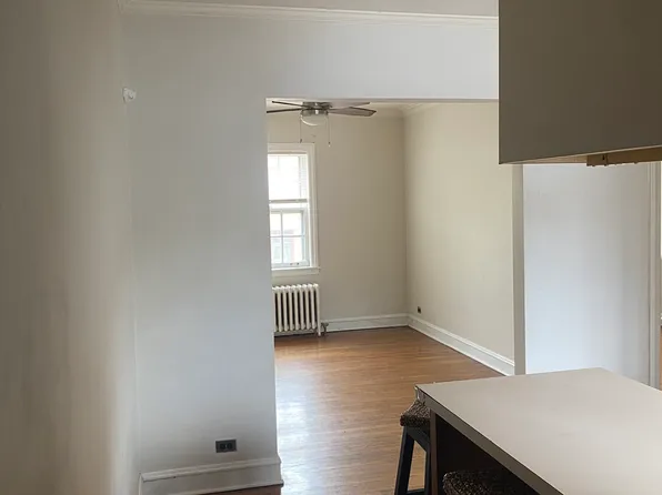 1523 Greenleaf St #2W, Evanston, IL 60202