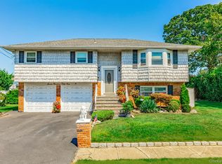 754 Halsey Pl, Lindenhurst, NY 11757