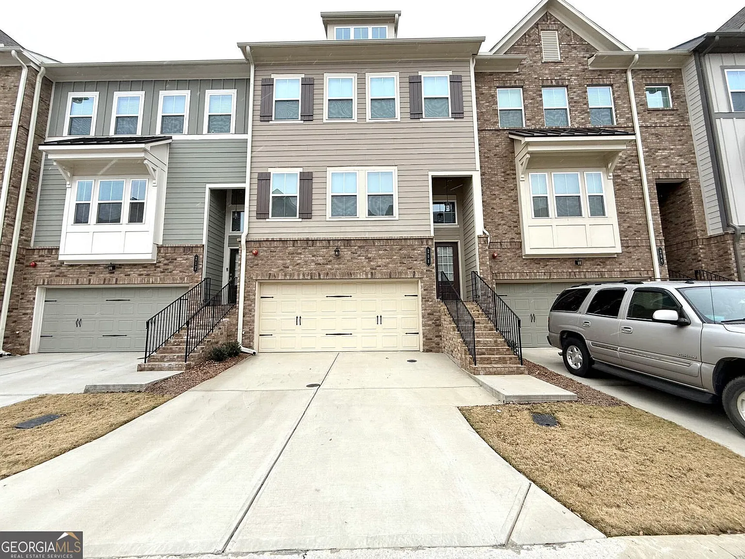 4 bed, 3.5 bath, 2464 sqft, $3,600 — Photo 1