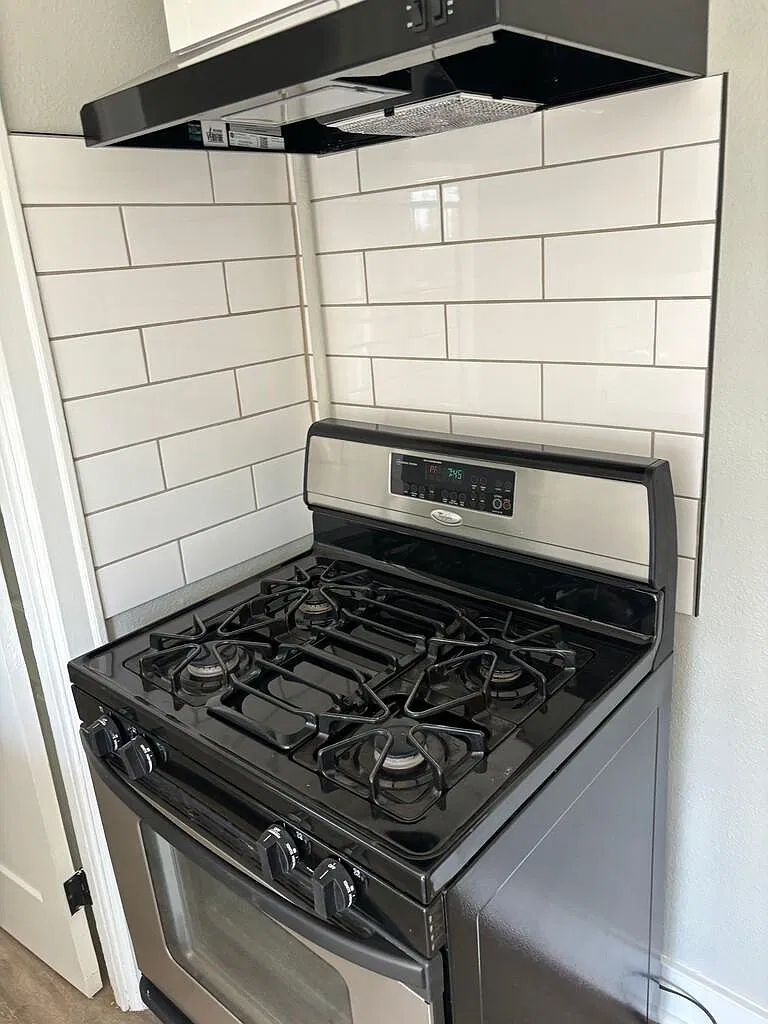 Studio, 456 sqft, $1,150 — Photo 3