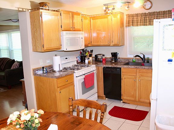 2nd image of 5300 Woodland Dr APT D