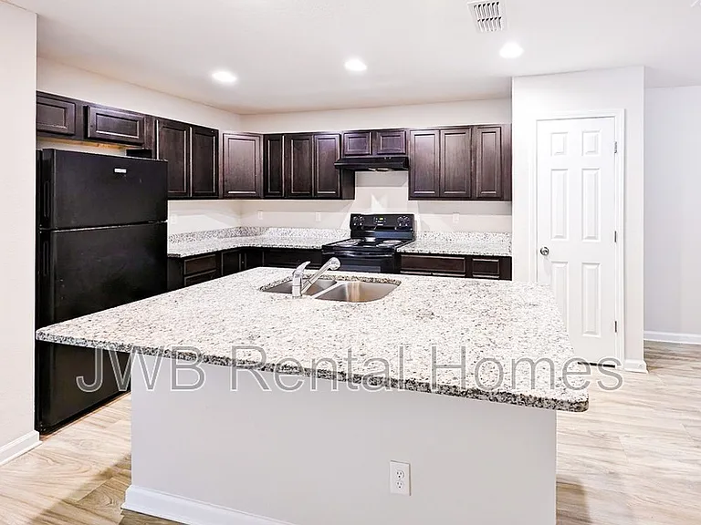 8824 Galveston Ave — Photo 2