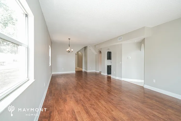 3 bed, 2.5 bath, 2398 sqft, $2,645 — Photo 4