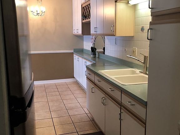 5th image of 4855 Cole St Unit 27
