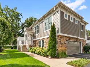 826 Chestnut St, Deerfield, IL 60015