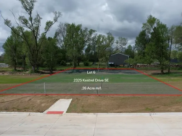 2325 Kestrel Dr SE, Cedar Rapids, IA 52403