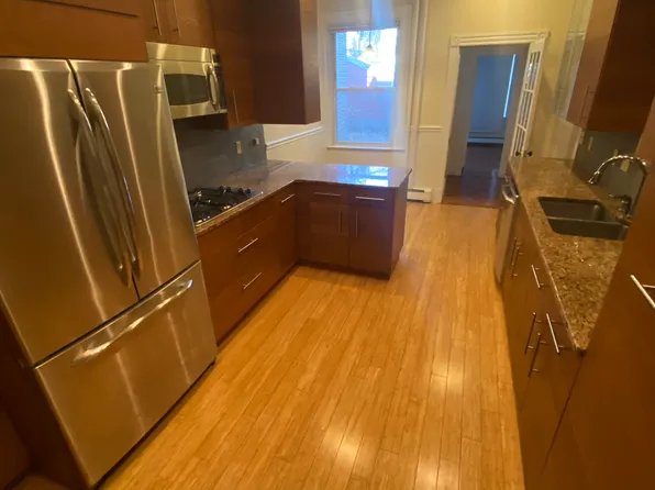 17 Gibbs St APT 1, Brookline, MA 02446