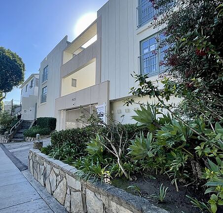 2nd image of 2621 Centinela Ave