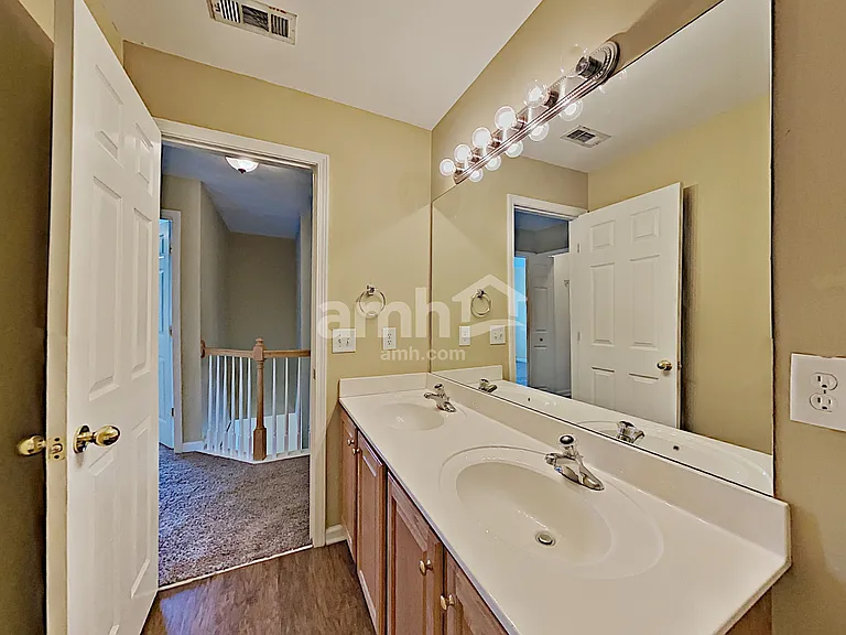 2251 Monthemer Cv — Photo 16