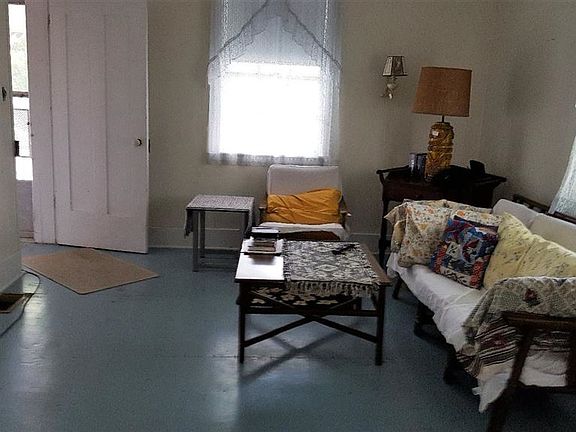 3rd image of 419 W Lakeshore