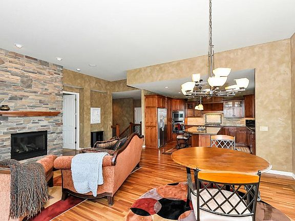 3rd image of 5511 Fernbrook Ln N