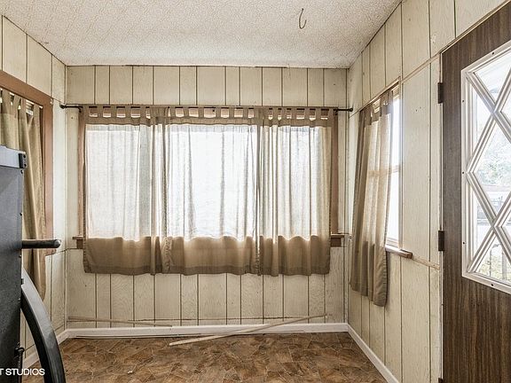 Separate foyer with many windows!