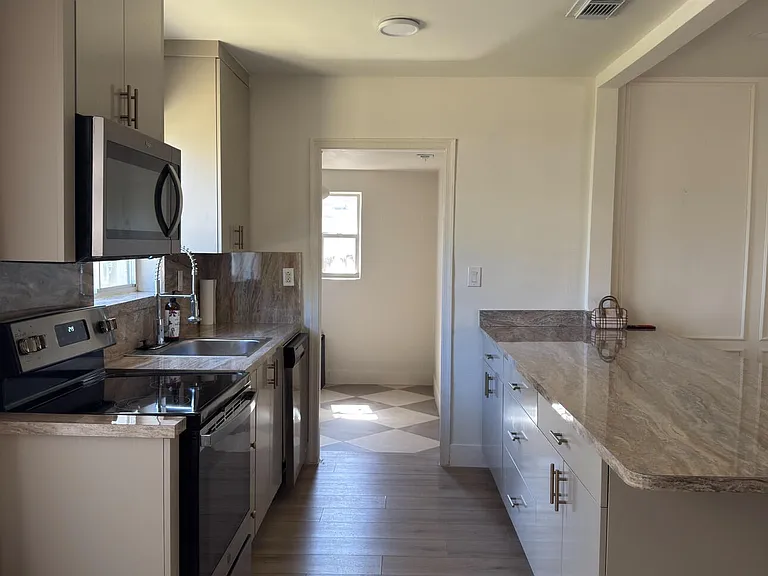 2648 Washington St — Photo 12