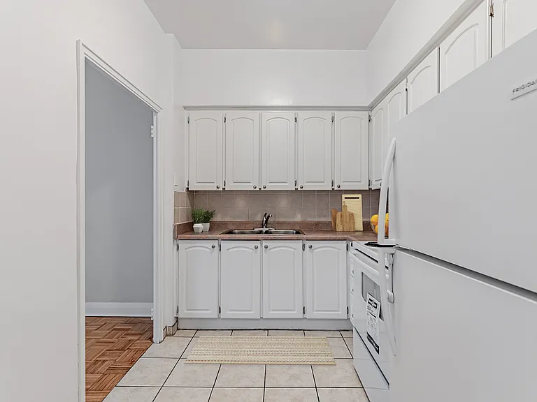 4415 Bathurst St — Photo 9