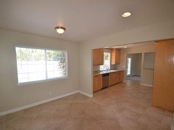 4th image of 2751 Hollister St