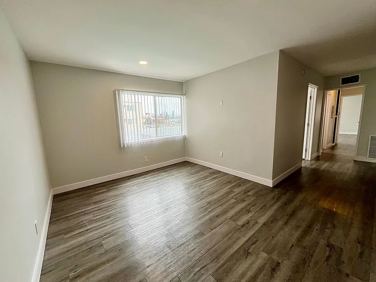 18400 Prairie Street — Photo 112
