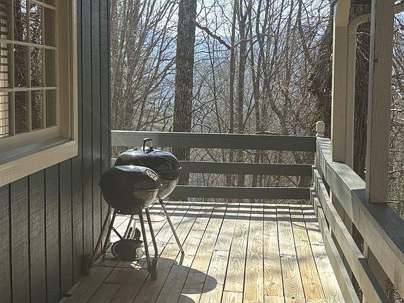 4th image of 490 Chalet Village Ln #490