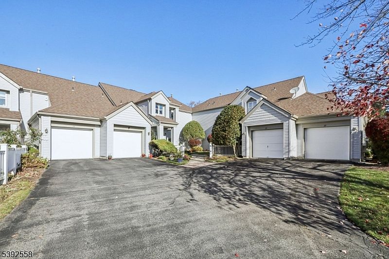 27 Harker Hill Dr BLDG 2 #27