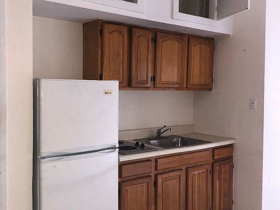 4th image of 318 W 106th St APT 5RW