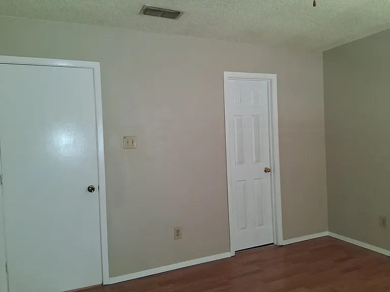 910 Southmoor Dr #910 — Photo 3