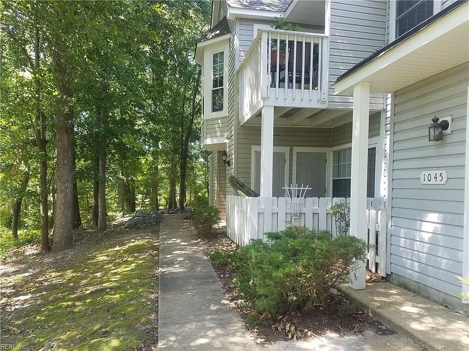 1st image of 1045 Pebblewood Dr