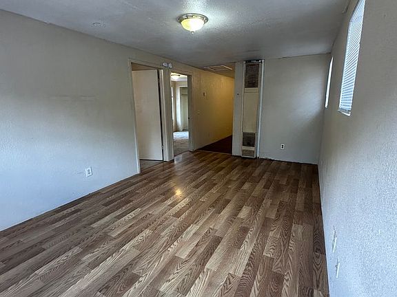 3rd image of 3916 Line Ave