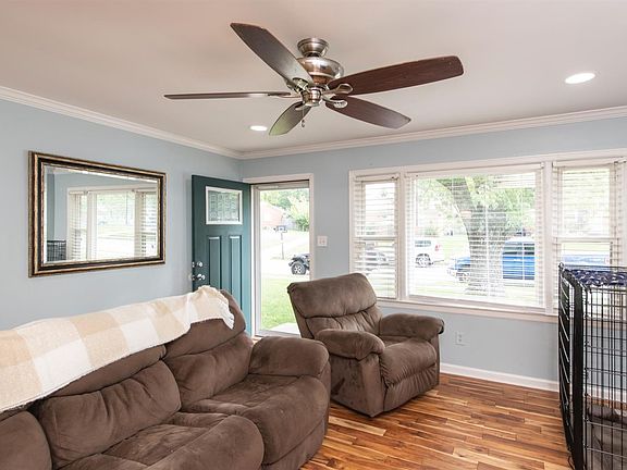 4th image of 3609 Niles Dr