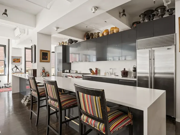 347 West 39th Street 8E image 3 of 9