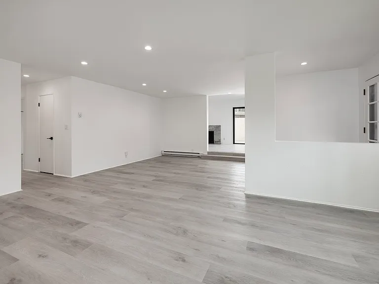 121 Burton Cir #1 — Photo 7