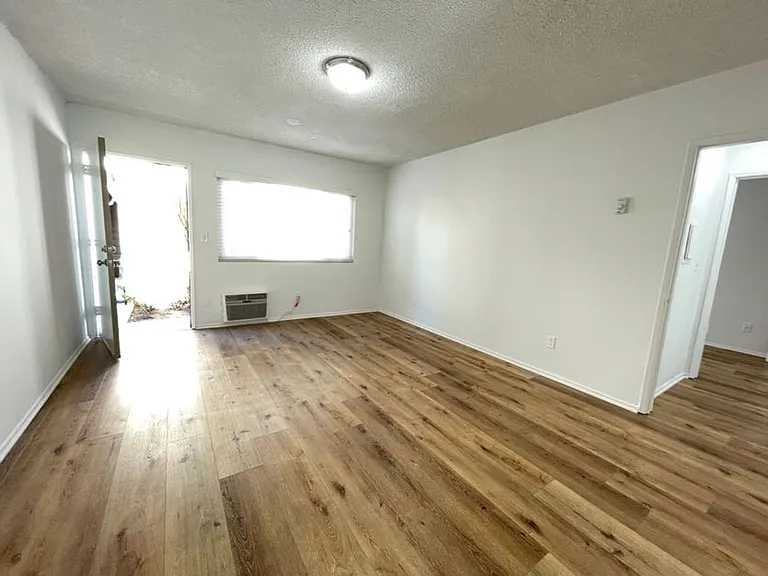21736 Roscoe Blvd — Photo 21