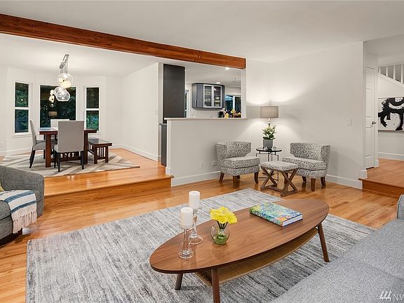 5th image of 425 218th Ave NE