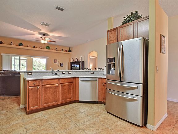 5th image of 519 N Valencia Cir SW