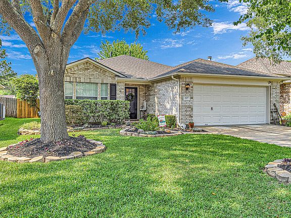2nd image of 2527 Lake Dale Ln