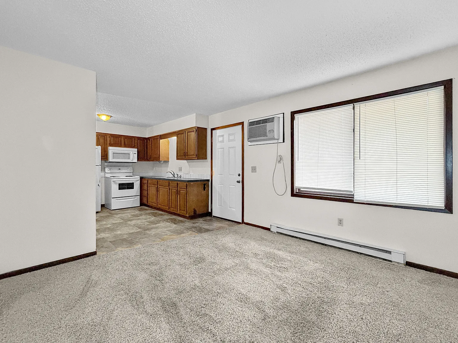 2 bed, 600 sqft, $695 — Photo 1