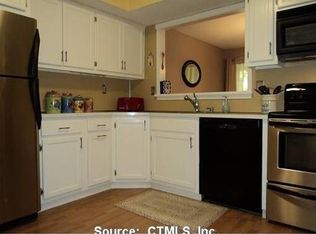 18 Walnut Ln, Avon, CT 06001