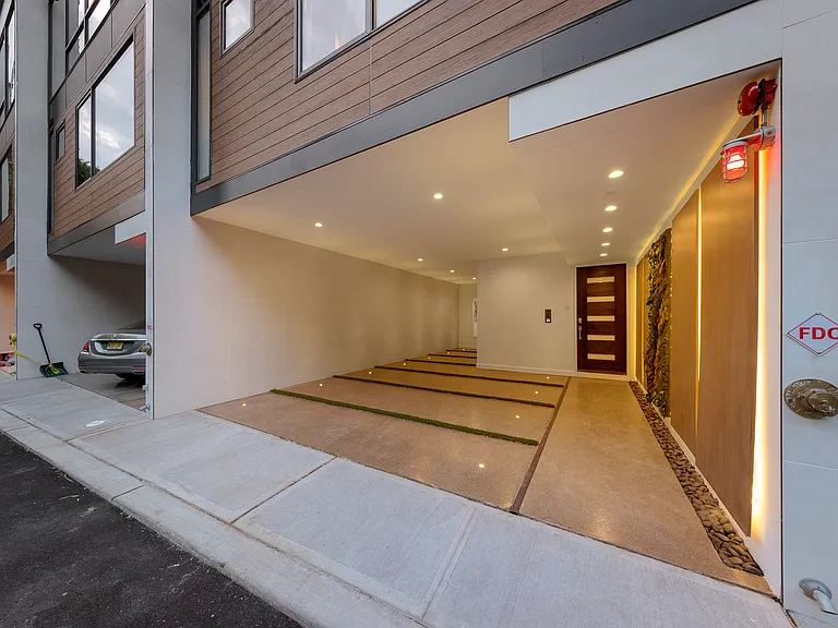 8824 Churchill Rd — Photo 17