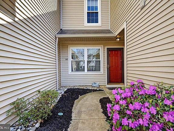3rd image of 100 Woodlake Dr