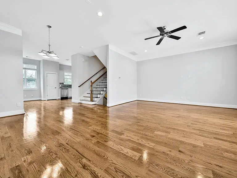 626 E 28th St — Photo 5