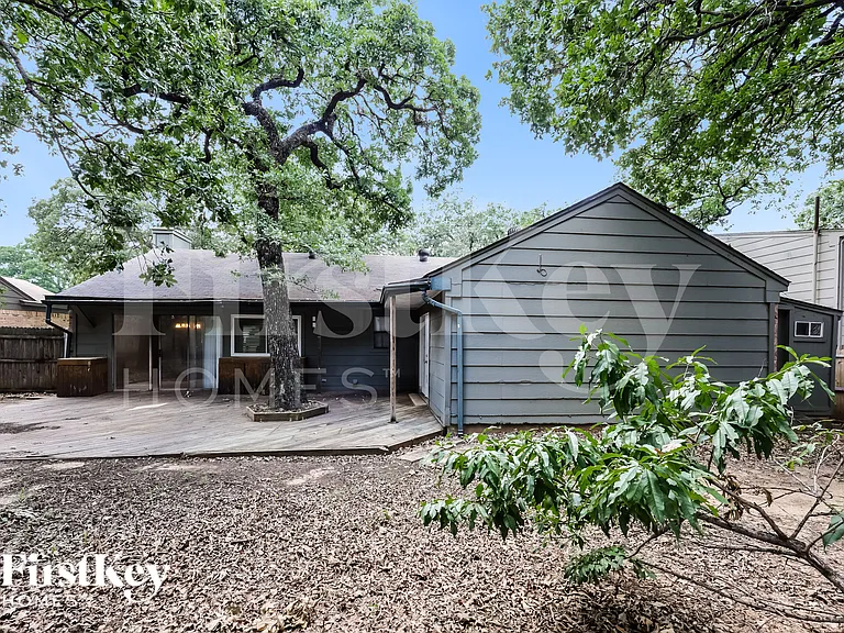 1800 Chittam Dr — Photo 15