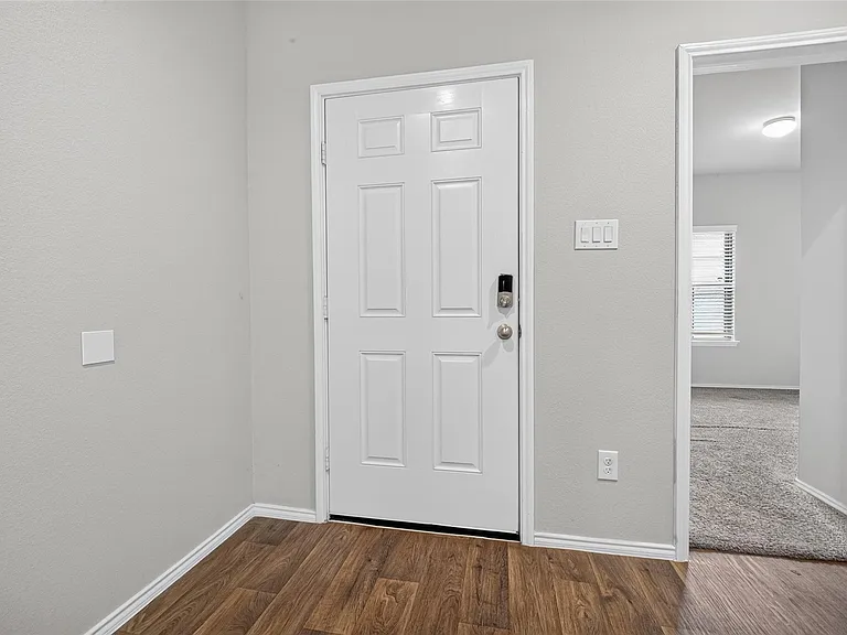 2330 Georgina Falls Dr — Photo 2