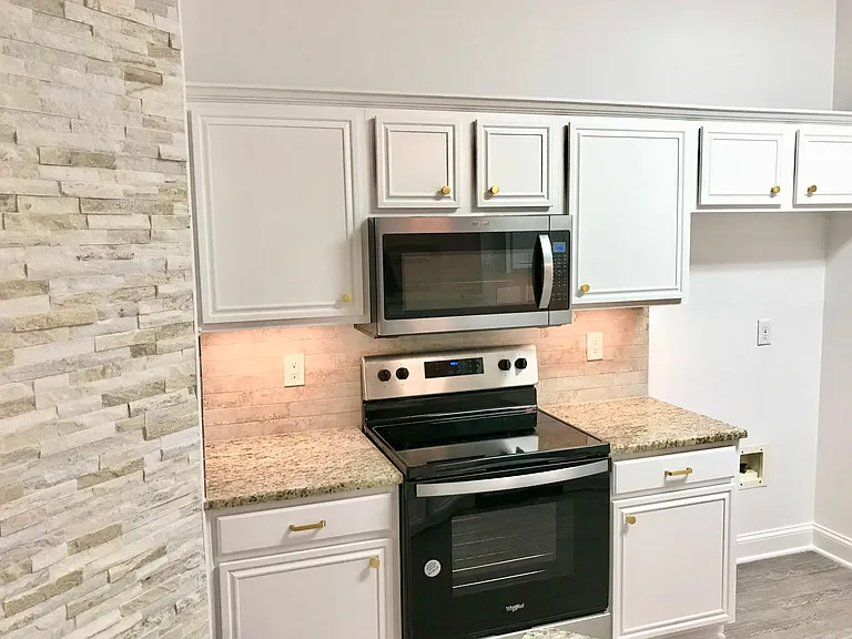 Marble stackstone wall in kitchen entrance