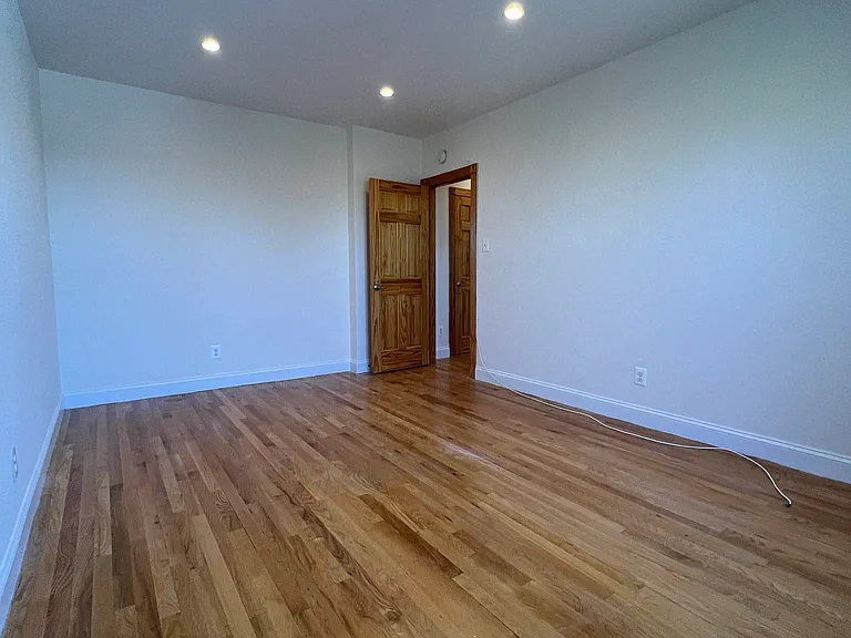 32-06 29th St #4D — Photo 8