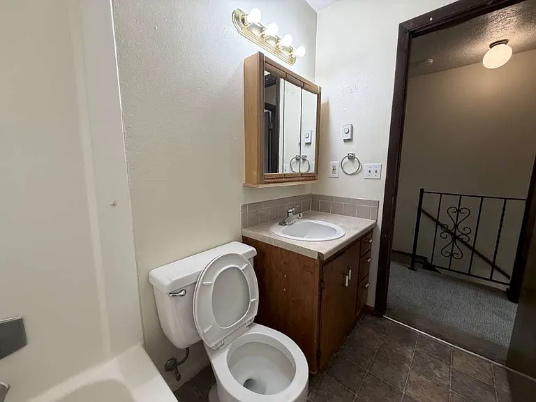 1058 N 250 W #3 — Photo 15